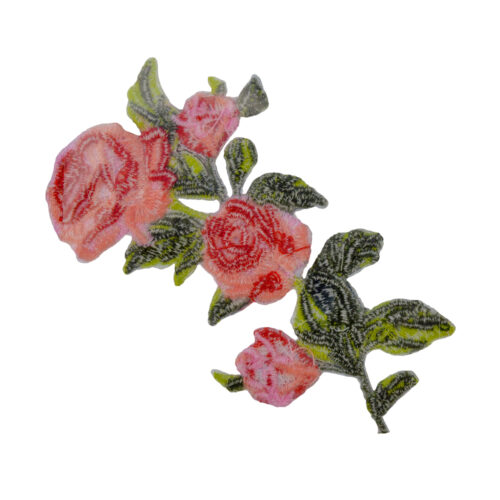 بقع مطرزة مخصصة تعرض تصميمات شخصية.