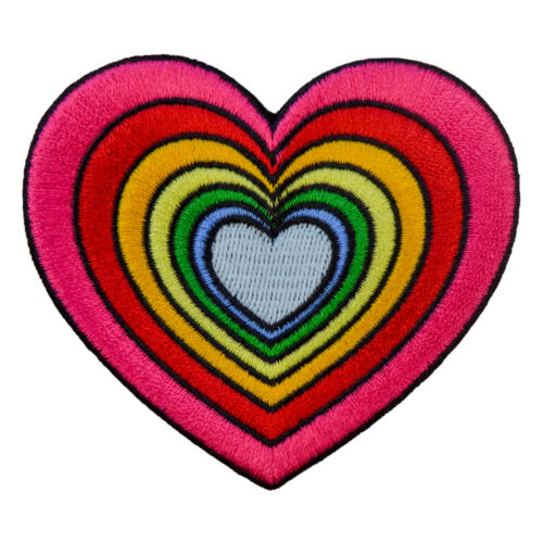 パーソナライズされたデザインを披露するカスタム刺繍パッチ。