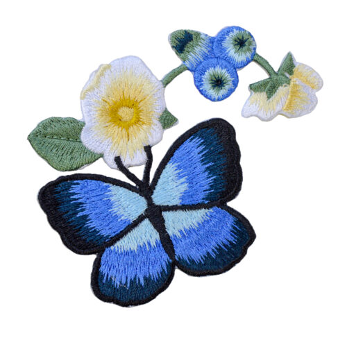 パーソナライズされたデザインを披露するカスタム刺繍パッチ。