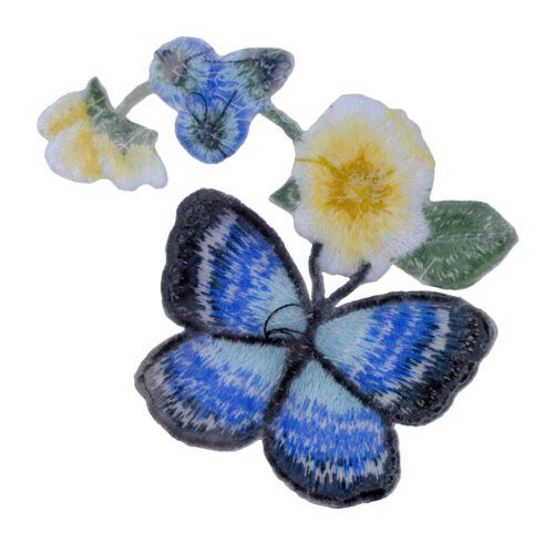 بقع مطرزة مخصصة تعرض تصميمات شخصية.