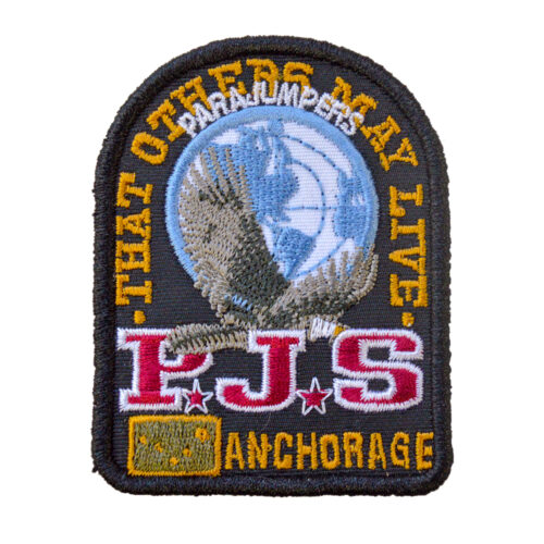 パーソナライズされたデザインを披露するカスタム刺繍パッチ。