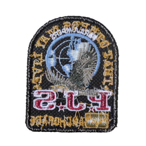 パーソナライズされたデザインを披露するカスタム刺繍パッチ。