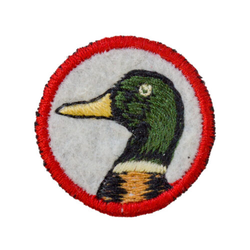 パーソナライズされたデザインを披露するカスタム刺繍パッチ。