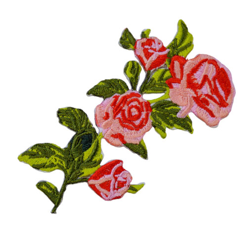 パーソナライズされたデザインを披露するカスタム刺繍パッチ。