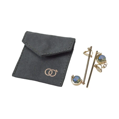 حقيبة مجوهرات قابلة للطي مصنوعة من قماش عالي الجودة، تتميز بتصميم أنيق، مصحوبة بقطع مجوهرات أنيقة. مثالية لحقائب وصناديق المجوهرات بالجملة.