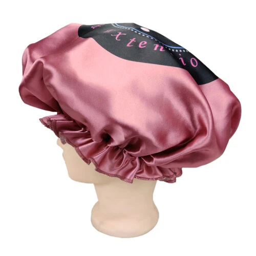 قبعة ساتان وردية اللون