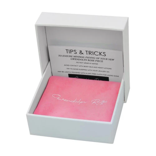 مجموعة حقائب وصناديق مجوهرات مخصصة ذات غطاء قابل للطي تعرض مواد وخيارات طباعة متنوعة، مثالية لحقائب وصناديق المجوهرات بالجملة.