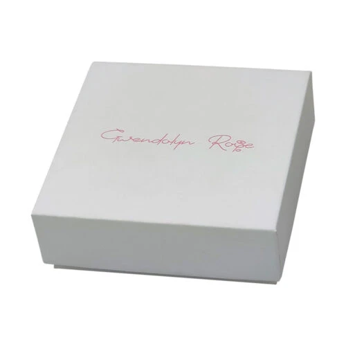 صندوق مجوهرات مخصص مصمم لحقائب وصناديق المجوهرات بالجملة، يتميز بمظهر خارجي أبيض أنيق مع خيارات قابلة للتخصيص.