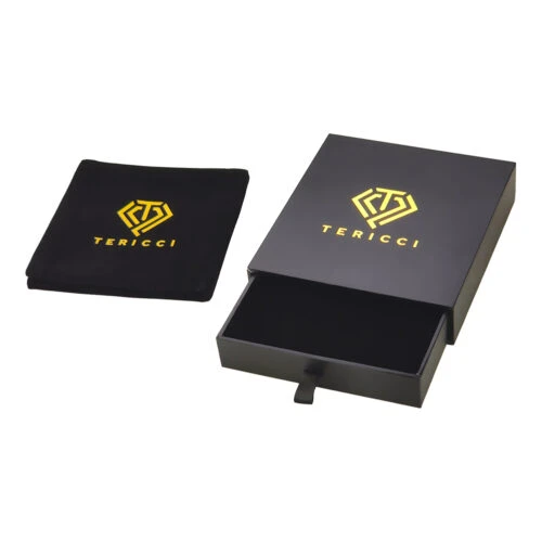 حقائب وصناديق مجوهرات مخصصة بالجملة تعرض حقيبة مخملية وصندوق مجوهرات أسود أنيق، مع تسليط الضوء على خيارات التخصيص للمواد والطباعة.