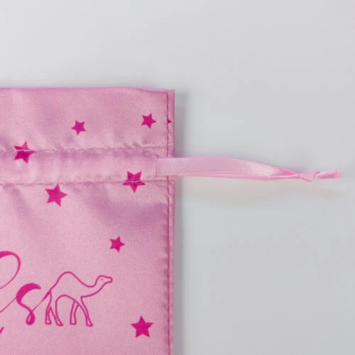 bolsa de satén con cordón