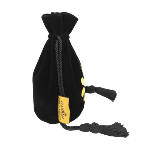 Individuell bestickte Samtbeutel mit Kordelzug und elegantem Design; ideal für luxuriöse Verpackungslösungen für verschiedene Produkte.