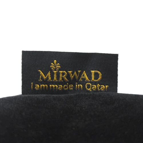 Individuell bestickte Samtbeutel mit Kordelzug, die hochwertige Handwerkskunst und elegantes Design zeigen und sich ideal für Luxusverpackungen eignen.