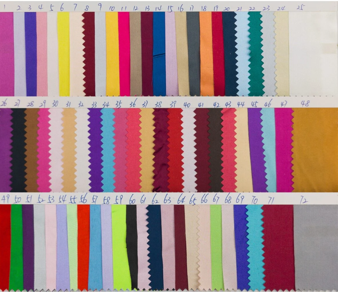 satin de la couleur de la carte