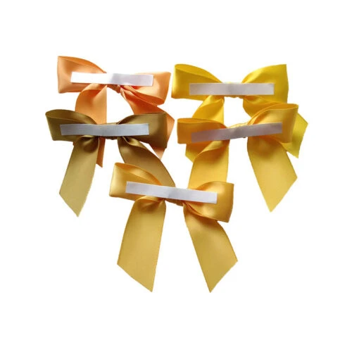 Satinbandschleifen mit doppelseitigem Klebeband