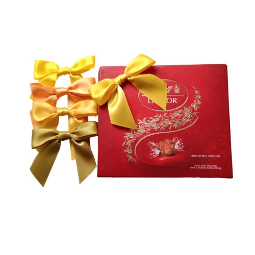 Selbstklebende Satinbandschleifen