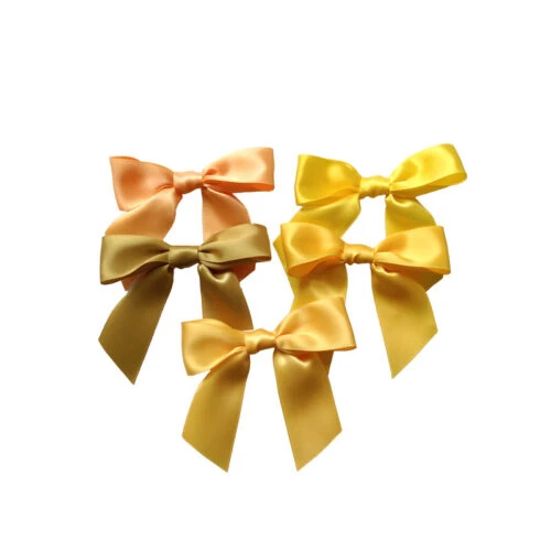 Satinbandschleifen mit doppelseitigem Klebeband