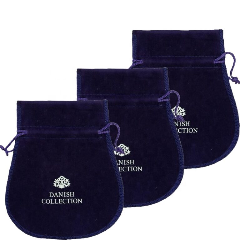 Améliorez votre expérience de jeu sur table avec nos sacs à dés imprimés avec logo personnalisé. Rangez et organisez vos accessoires de jeu avec style. Personnalisez avec votre logo ou votre design.