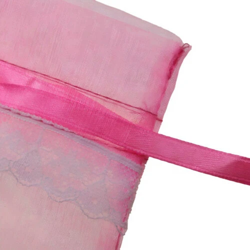 カスタム オーガンザ ラッシュ バッグのご紹介: お客様のブランドのための豪華なパッケージです。プレミアム オーガンザで作られたこれらの軽量で通気性のあるバッグは、ギフト、ジュエリー、化粧品などに最適です。ロゴでカスタマイズし、ブランド イメージに合わせてさまざまな色からお選びいただけます。カスタマイズ オプションと価格についてはお問い合わせください。