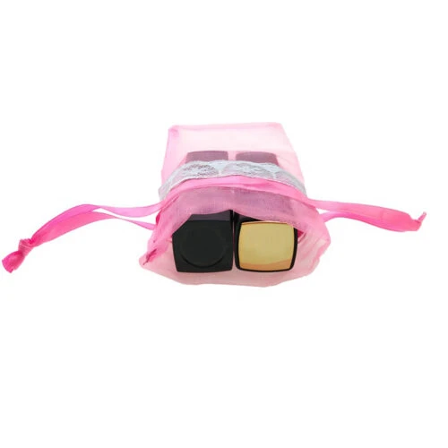 カスタム オーガンザ ラッシュ バッグのご紹介: お客様のブランドのための豪華なパッケージです。プレミアム オーガンザで作られたこれらの軽量で通気性のあるバッグは、ギフト、ジュエリー、化粧品などに最適です。ロゴでカスタマイズし、ブランド イメージに合わせてさまざまな色からお選びいただけます。カスタマイズ オプションと価格についてはお問い合わせください。