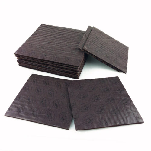 チョコレートのパッケージ用にカスタマイズされたクッション紙パッド。チョコレート色のロゴが印刷された 2 つのサイズがあります。