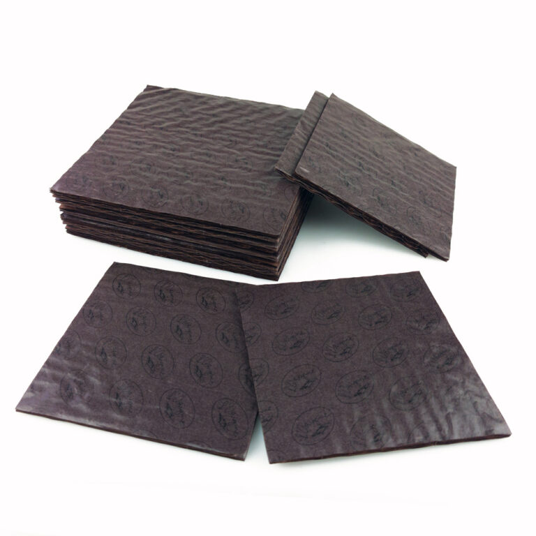 チョコレートのパッケージ用にカスタマイズされたクッション紙パッド。チョコレート色のロゴが印刷された 2 つのサイズがあります。