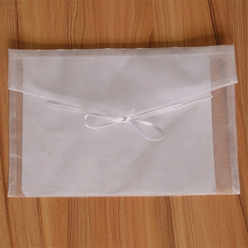 حقيبة تخزين على شكل مغلف من الأورجانزا المسطحة مع كرتون داخلي.