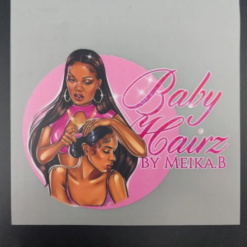 Un seul logo découpé à partir d'un film de transfert thermique DTF pleine feuille.