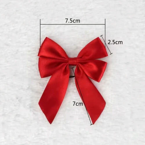 Lazo rojo de doble bucle elaborado artesanalmente con dimensiones etiquetadas.