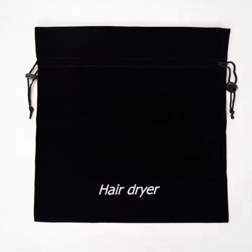 حقيبة مجفف شعر فندقية مخصصة باللون الأسود مزودة بأربطة، تحمل علامة "مجفف شعر"، وهي مصممة للتخزين السهل وتخصيص العلامة التجارية.