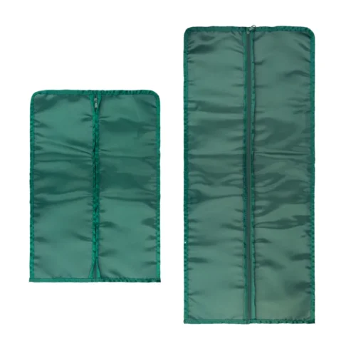 Deux types de sacs à perruques personnalisés verts ; un avec fermeture à cordon et un autre avec une fermeture éclair pour les cintres.