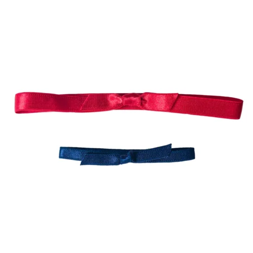 Custom elastic band loop knots in red and blue, showcasing different sizes.