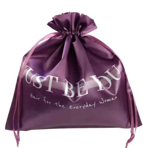 Sac à perruque en satin personnalisé avec fermeture à cordon, conçu pour le rangement des extensions de cheveux.