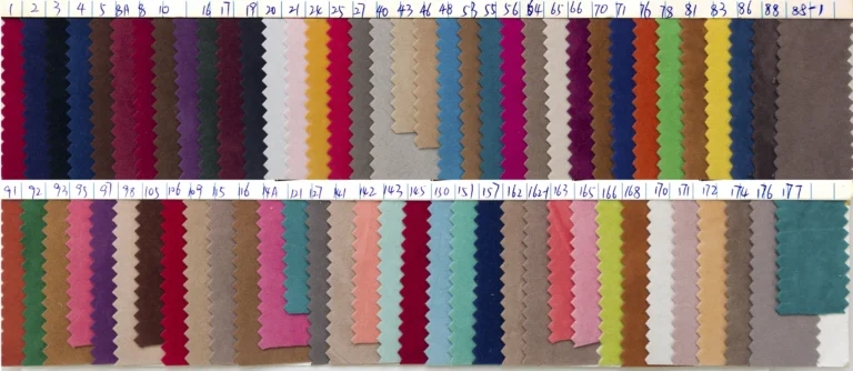 عينة من بطاقة مخملية ملونة ذات جانب واحد تعرض مجموعة متنوعة من ألوان القماش.