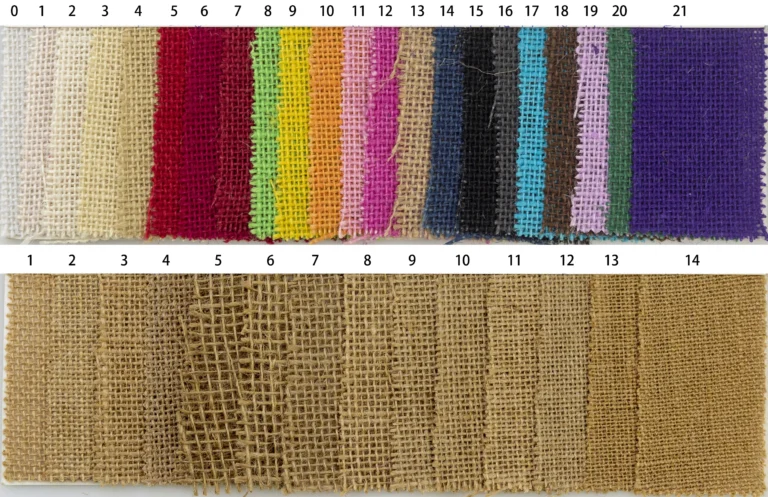 Échantillons de couleurs de tissu de jute présentant une variété de couleurs, notamment le blanc, le rouge, le vert, le jaune et plus encore, disposés dans un format de grille.