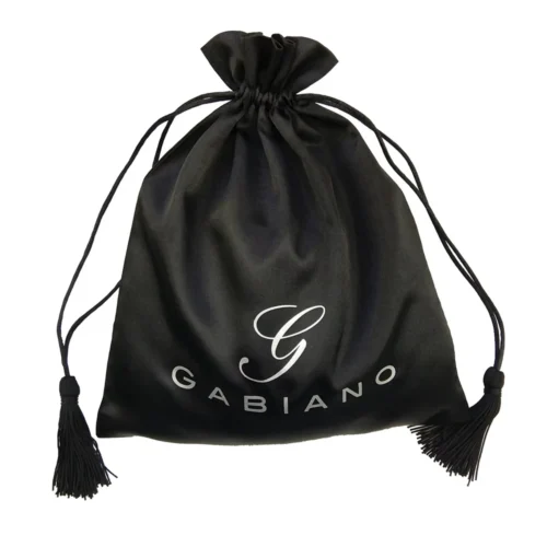 حقيبة شعر مستعار مصنوعة من الساتان مخصصة مع شرابات، متوفرة بألوان وأنماط مختلفة لحماية الشعر المستعار.