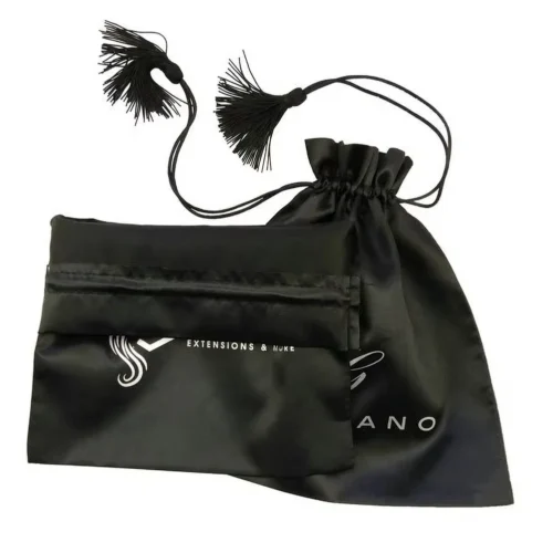 حقائب شعر مستعار مصنوعة من الساتان مخصصة مع شرابات، تعرض أنماطًا وأحجامًا مختلفة لتخزين الشعر المستعار.