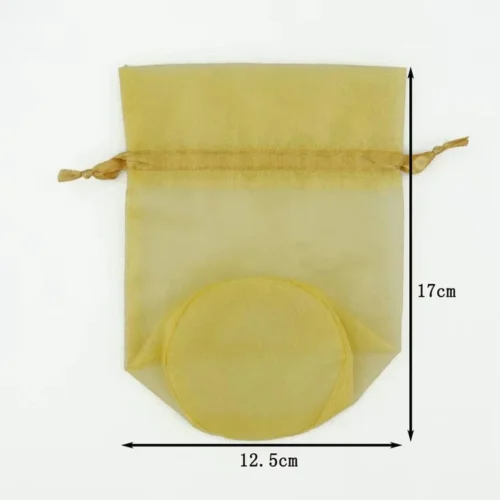 引き紐で留める黄色のカスタム丸底オーガンザバッグ。ユニークな円筒形と寸法が特徴です。