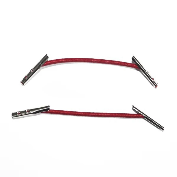 حبل مطاطي مخصص ذو شوك معدني باللون الأحمر، يتميز بشوك معدنية على كلا الطرفين، مما يُظهر تنوعه في التطبيقات المختلفة.