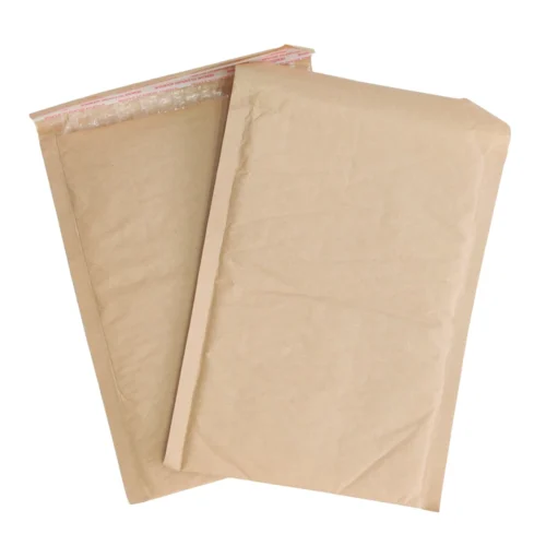 أظرف مبطنة من الورق مخصصة مع بطانة من الفقاعات، مصممة لشحن العناصر الهشة بشكل آمن.