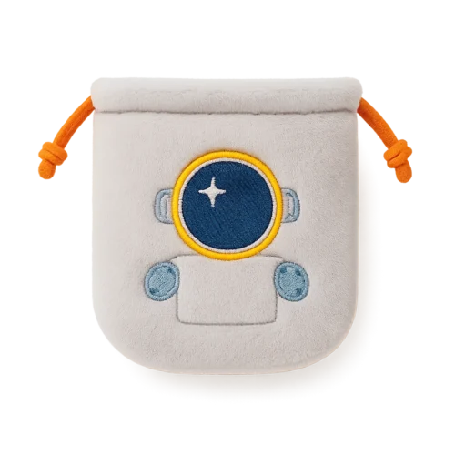 Exemple de pochette en peluche de dessin animé Anime personnalisable — sac à cordon en micropolaire doux et épais avec broderie 3D, compact et portable.